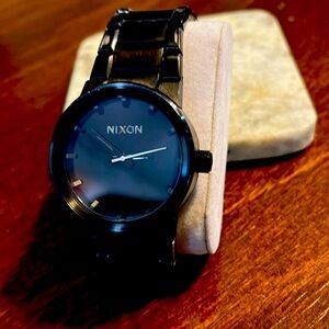 Nixon Cannon analog watch